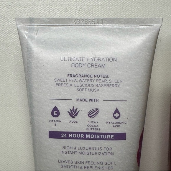 Bath and Body Works Sweet Pea Body Care Gift Set NWT - Picture 4 of 4